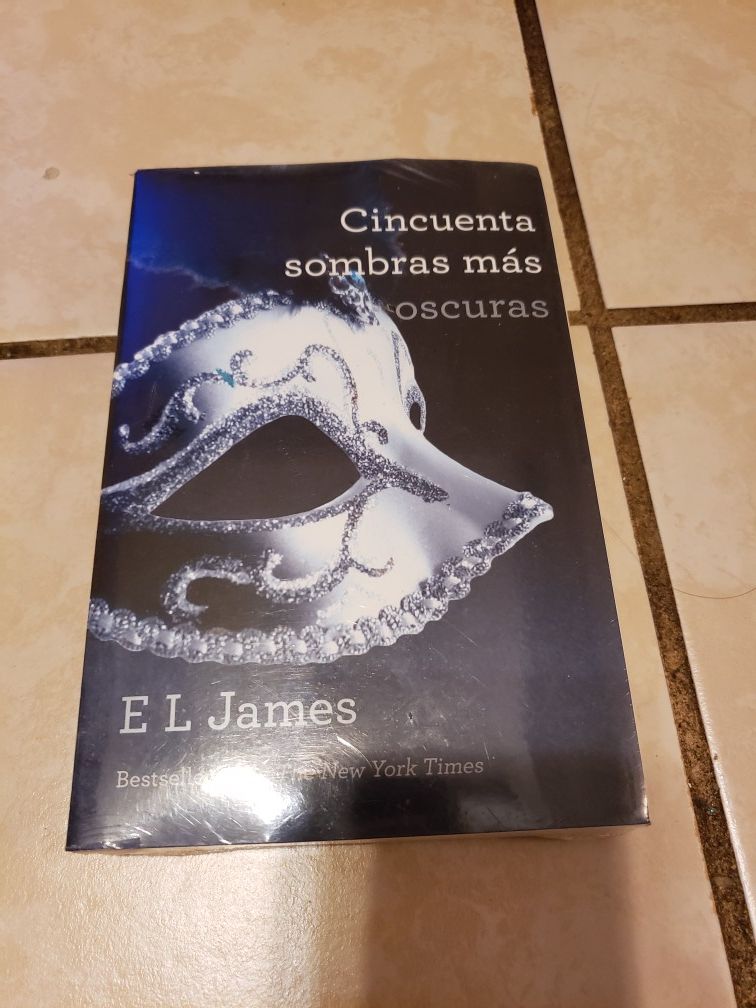 EL James Book Cincuenta Sombras mas oscurras