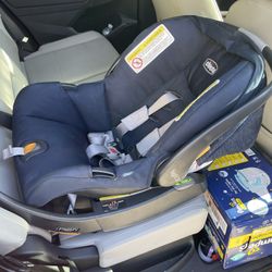 Chicco Infant Car Seat With Base