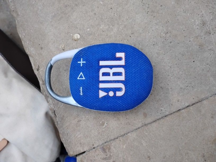 JBL Clip 5 Portable Blue Tooth Speaker