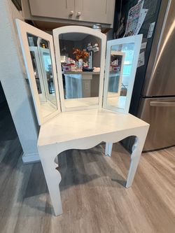 White Wood Vanity Table with Tri-Fold Mirror