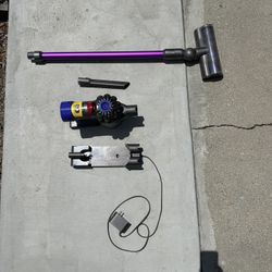 Dyson V8 animal Plus Vacuum 