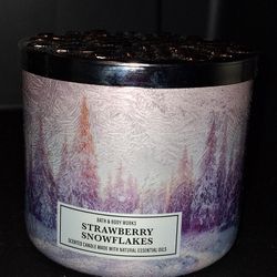 Strawberry Snowflakes 3 Wick Bath And Bodyworks Candle