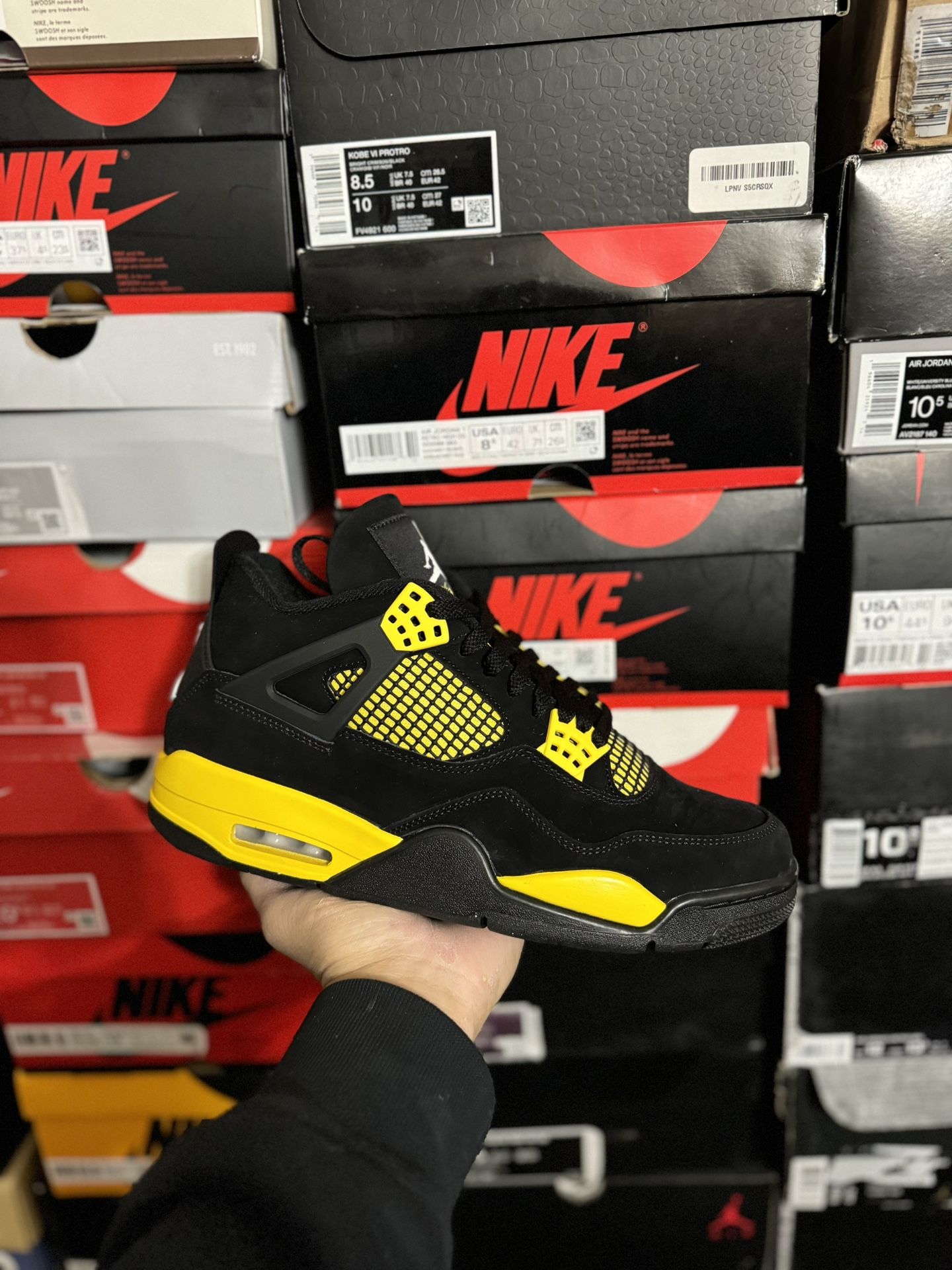 Jordan Thunder 4s size 9.5 VNDS