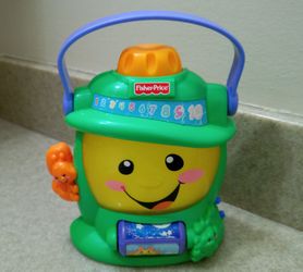 FISHER PRICE LAUGH AND LEARN LANTERN ****COMES WITH NEW BATTERIES***