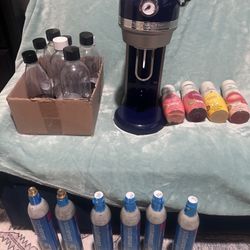 KitchenAid SodaStream Sparkling Water/beverage Make Dark Blue Lots Of Extras