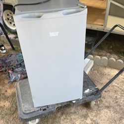 MONTGOMERY WARD REFRIGERATOR