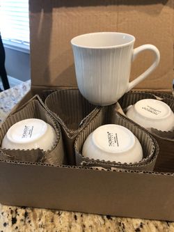 Thomson Pottery set - 4 place setting