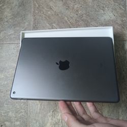 IPAD 8TH GEN + CASE!