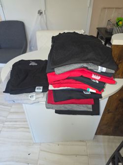 Lot of 44 tshirt