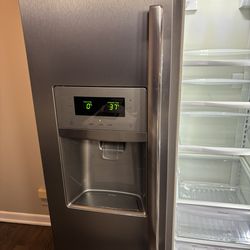 Like-new Frigidaire refrigerator For Sale