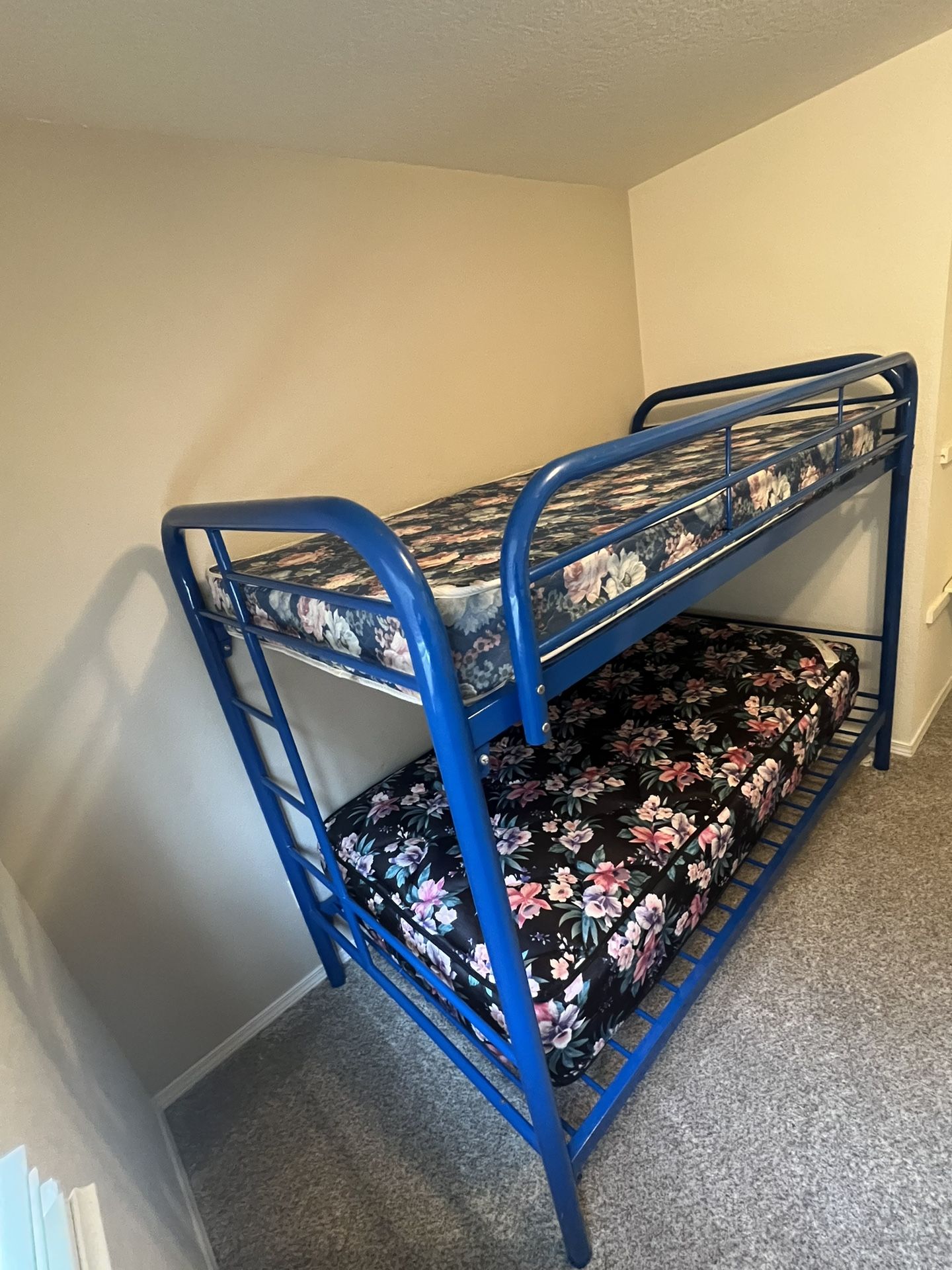 Free bunk Bed W/ Mattresses