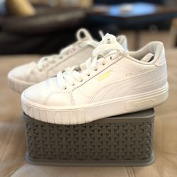 Women’s Puma sneakers 