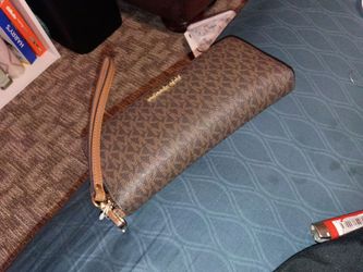 Michael kors woman's wallet