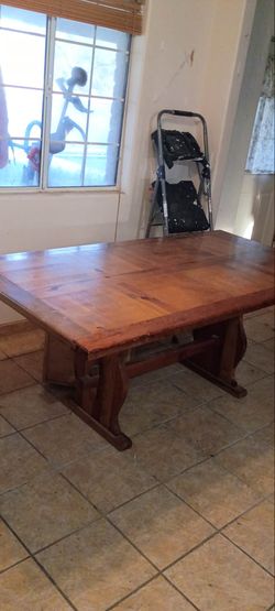Pine Trestle dinning table