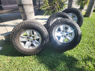 Falken Wildpeak A/T P285/70R17