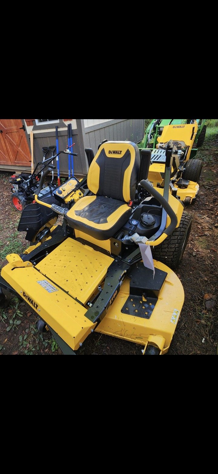 Zero Turn Mower For Sale Only Around 10hrs On It.