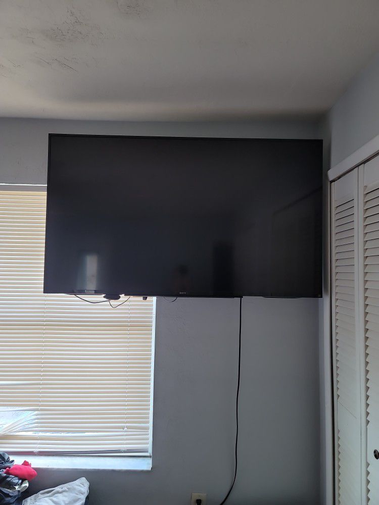 Sony Flat Screen With Adjustable Wall Mount
