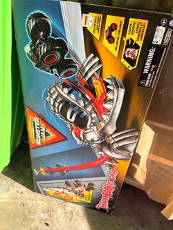 Monster Jam Thunderroarus Drop Playset