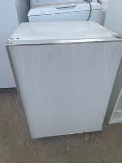 Mini refrigerator