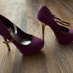 Women’s Pink Wild Pair Platform Heels With Gold Colored Strap Size 8.5M