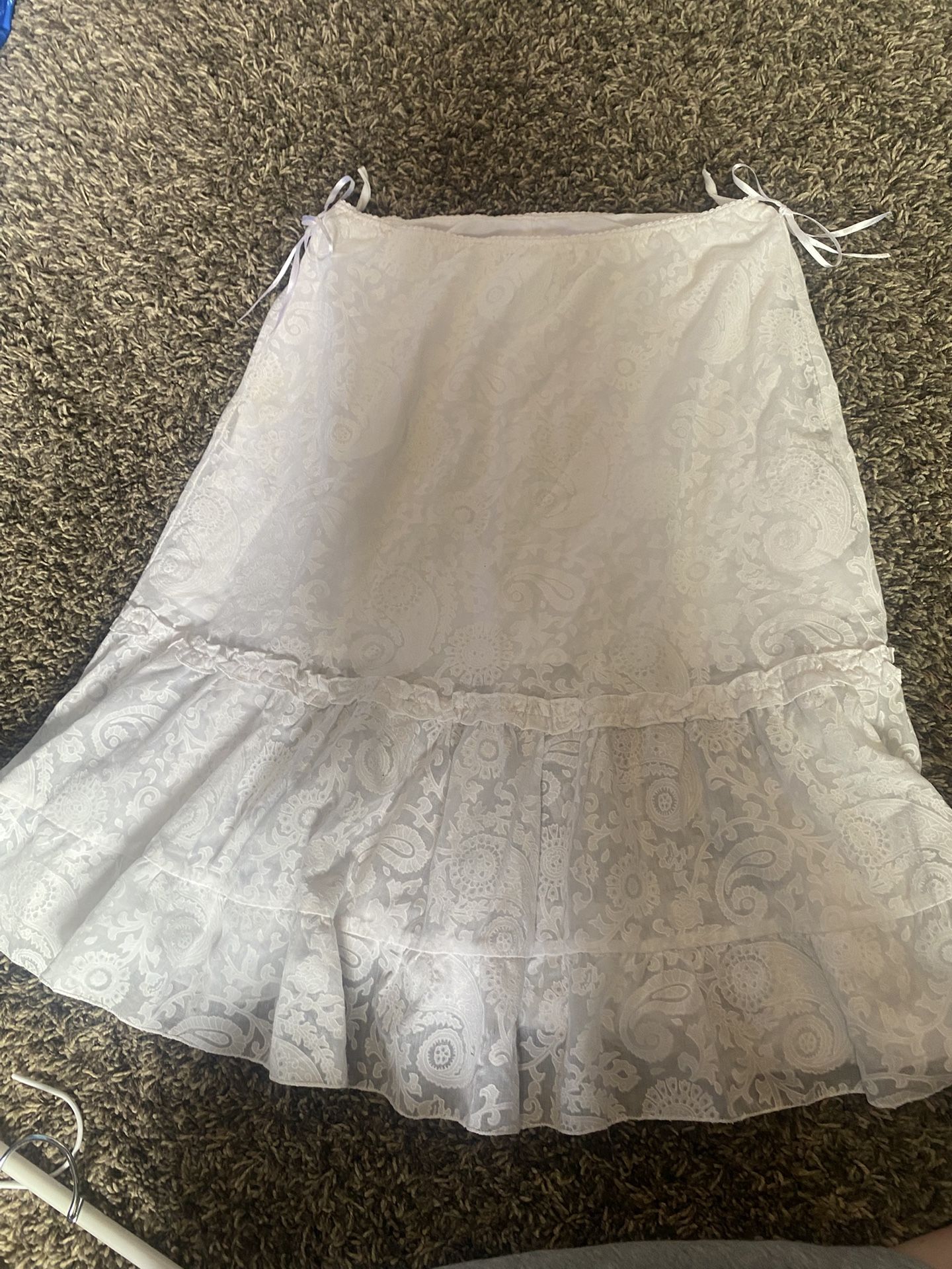 White Skirt/underskirt