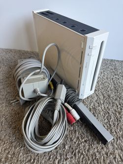 Nintendo Wii Gaming Console ONLY Gamecube Compatible White RVL-001 Works