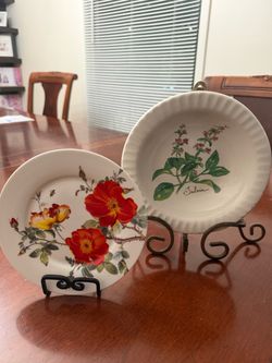 Decorative plates with stands