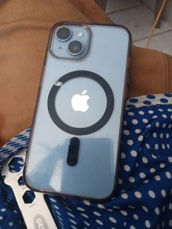 Apple iPhone in Clear MagSafe Case