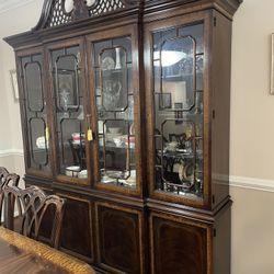 Gorgeous Mahagony Wood China Hutch!!