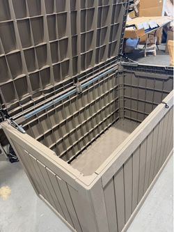 Outdoor Storage Box 230 Gallon Waterproof ( some crack)