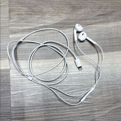 Apple wired earphones LIKE NEW
