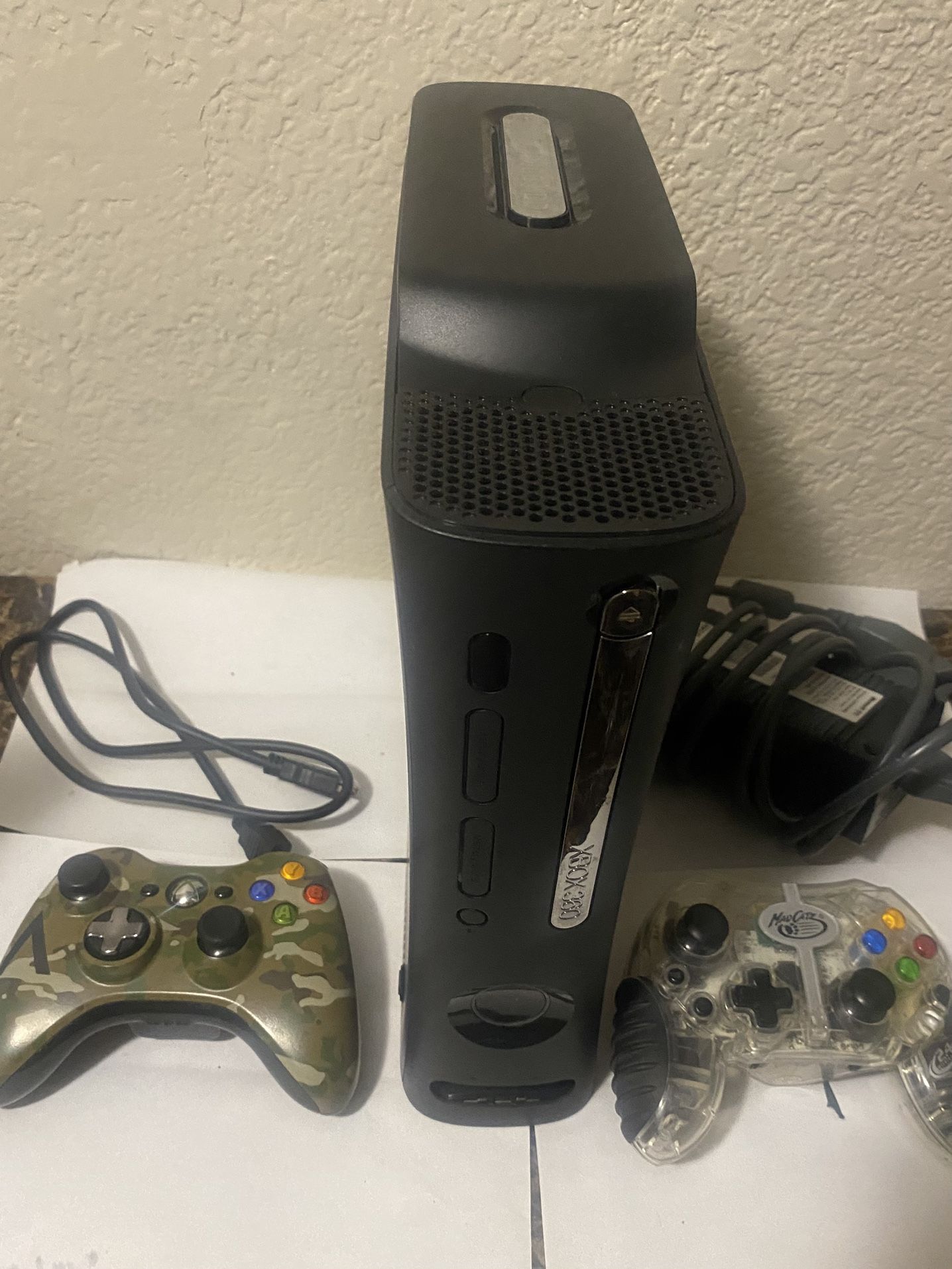 Xbox 360 Tested Works 2 Controllers And Chords Willing To Trade For A PSP Or Nintendo switch