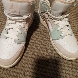 Women's air Jordan size 7 .
