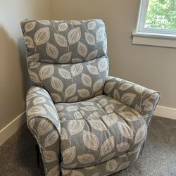 Two Matching Lay-Z-Boy Recliners