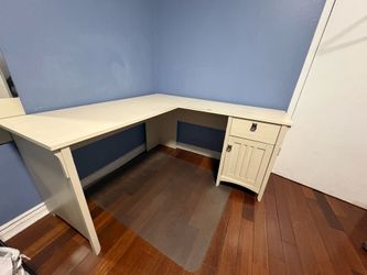 Corner Desk (60x60)
