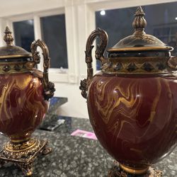Vintage Decorative Footed Urn With Handles&Lid