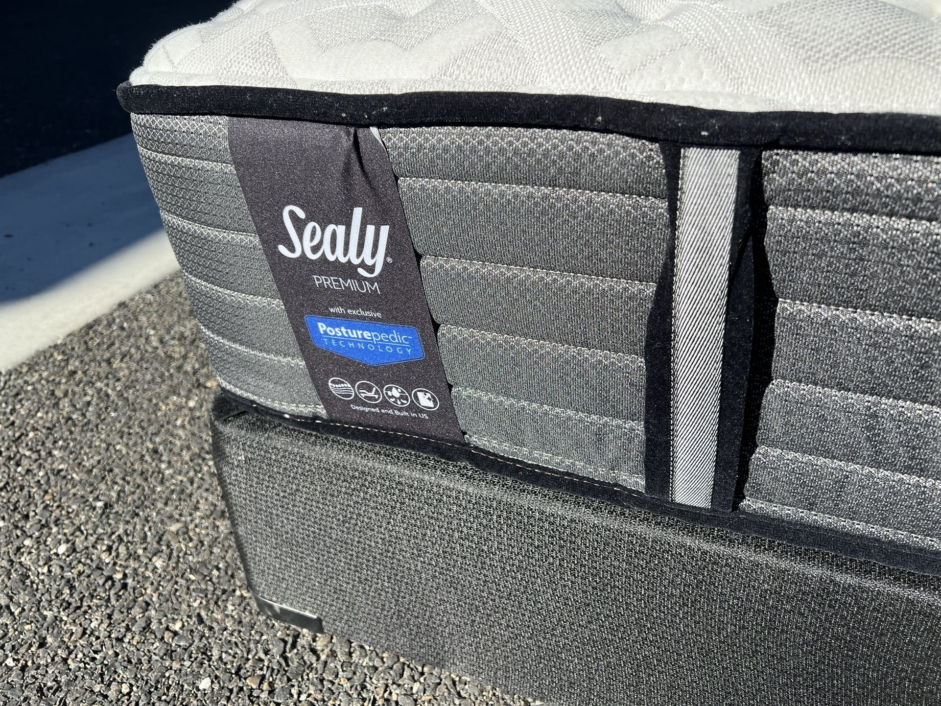 Queen Size Bed ! Queen Bed ! Sealy Posturepedic Queen Mattress And Box