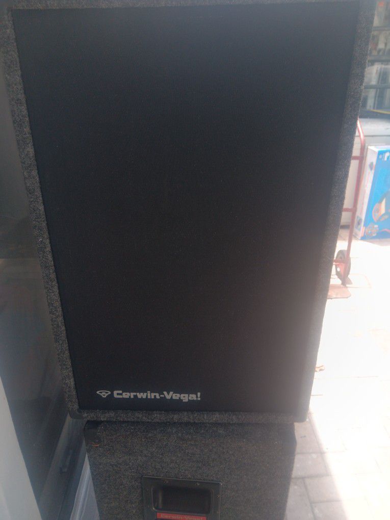 cerwin vega  15 inches speakers set 2 boxes
