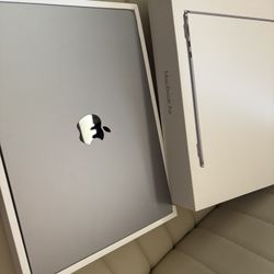 MacBook Air M2 (2022) – AppleCare+ Until 2027 – $699