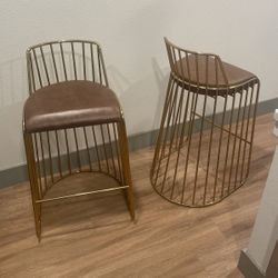 Bride’s Veil Counter Stool 