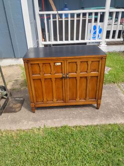 cabenit/ TV stand