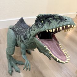 Jurassic World Dominion Super Colossal Giganotosaurus Figure (3 feet long)