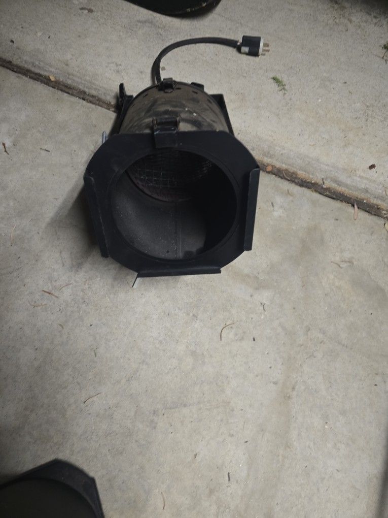 8 Large Stage Lughts: