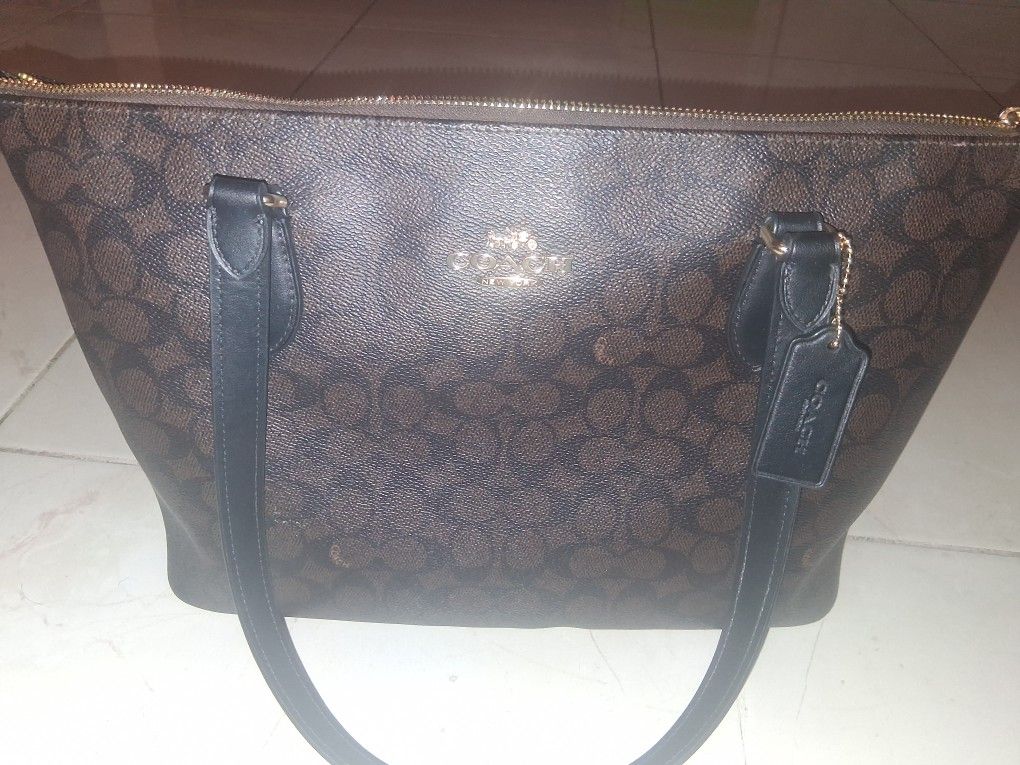Coach Sig Zip Tote