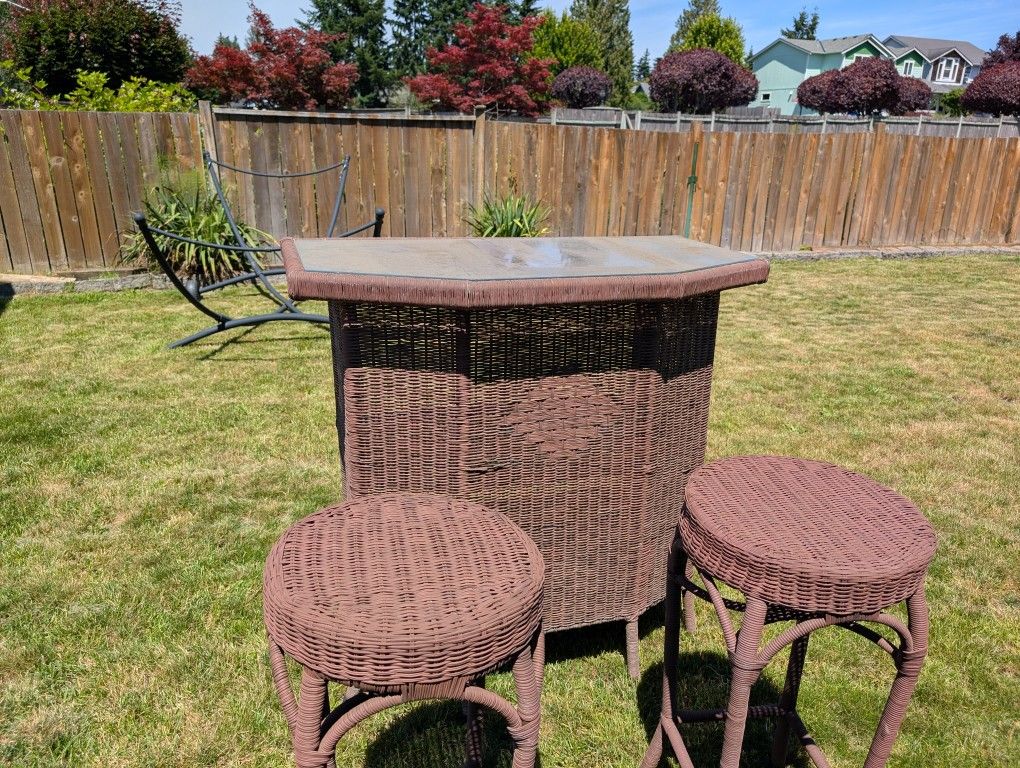 Tiki Bar Outdoor Metal Frame Bar With 2 Tall Stools *SALE PENDING*