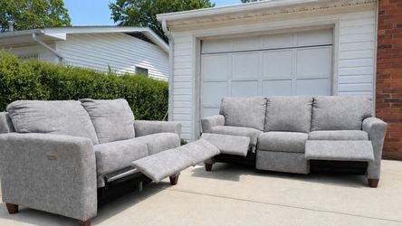 ✨ High-End La-Z-Boy Power Reclining Sofa & Loveseat Set ✨ Ready For Pick Up!