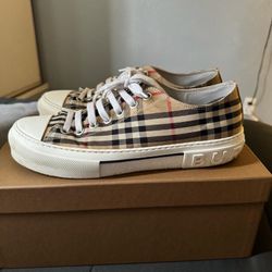 Burberry Men Shoes$300