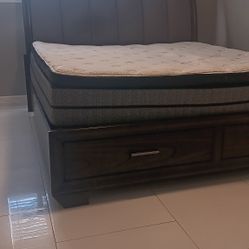 King Size Bed Set With Frame.  I Can Delivery For Extra