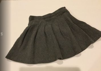 ZARA girl’s grey skirt - perfect for fall winter 🍂