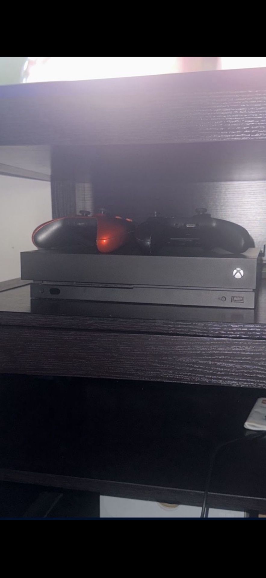 xbox one x 1tb 2 controllers